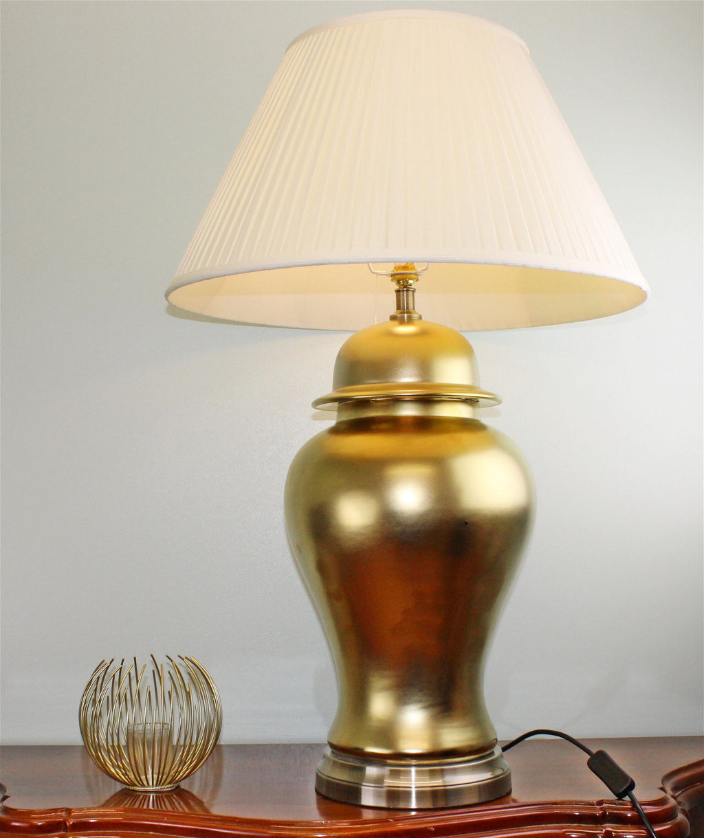 große goldene Keramiklampe mit Metallsockel 85cm