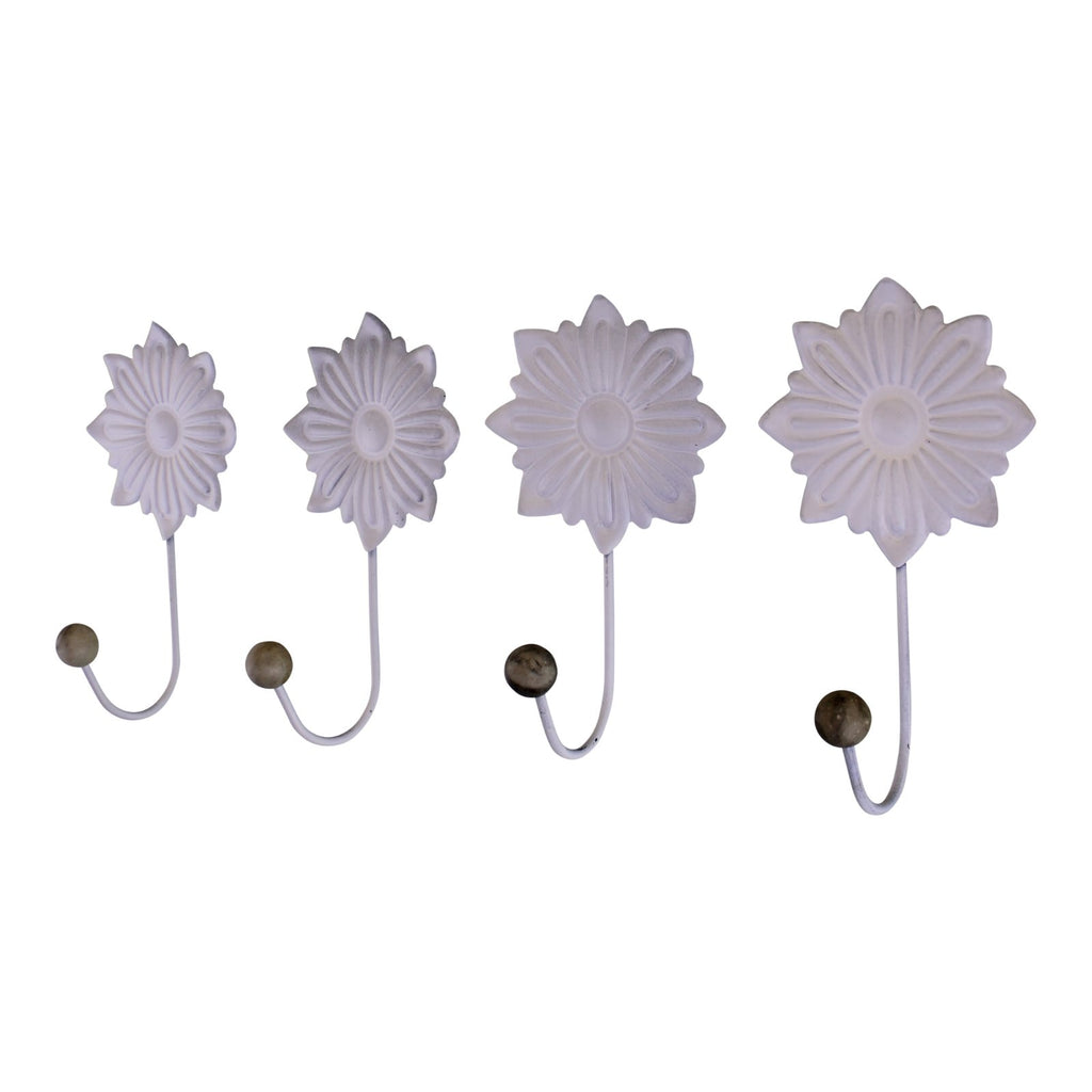Set mit 4 dekorativen Metallmantelhaken, weiße Blumen
