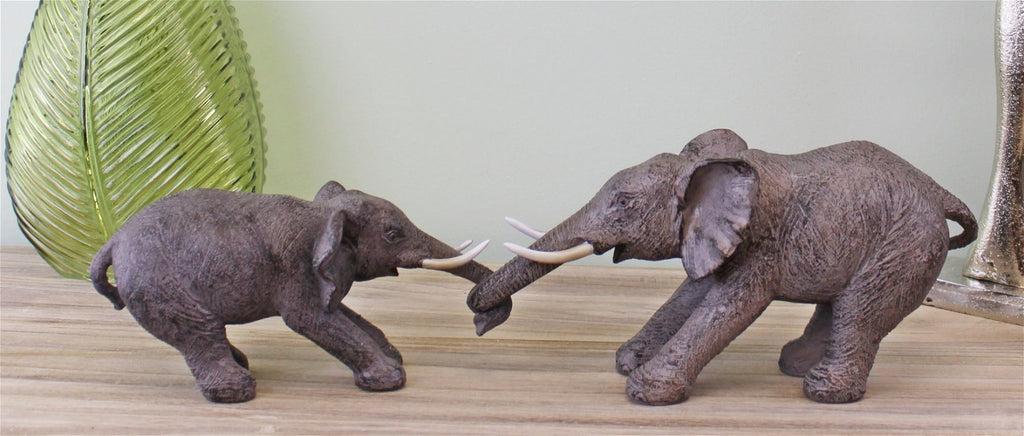 Skulptur kämpfende Elefanten