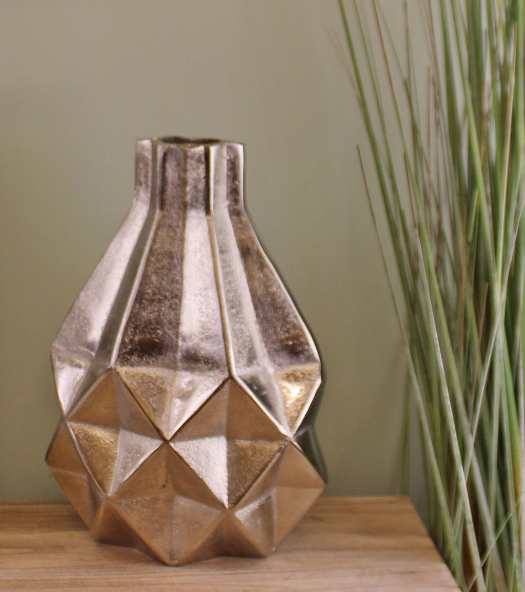 Metall Vase versilbert im geometrischem Design, 31 cm