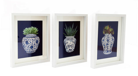 Set bestehend aus 3 Fotorahmen mit Sukkulenten in einer blauen Vase, 25 cm